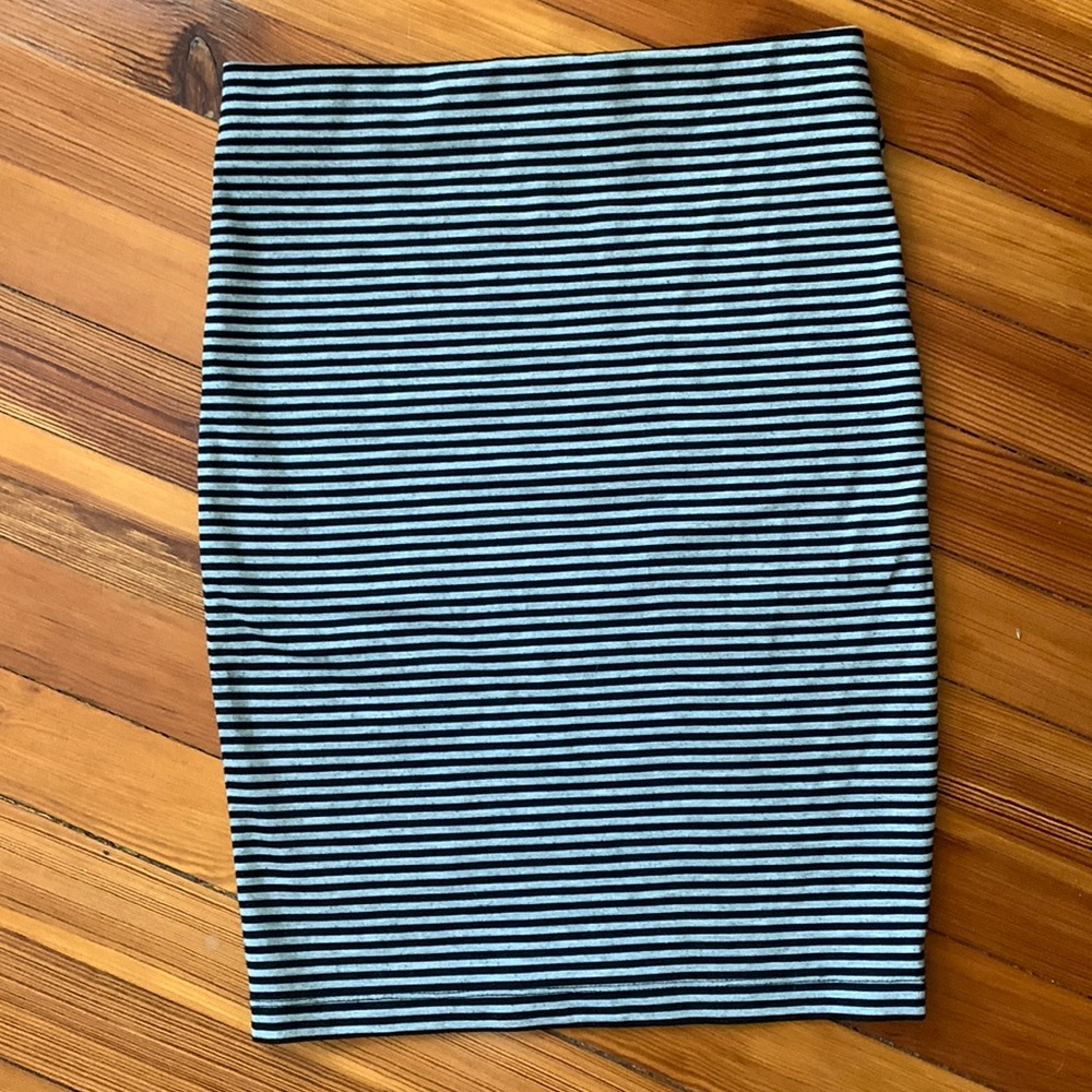 Stretchy striped pencil skirt